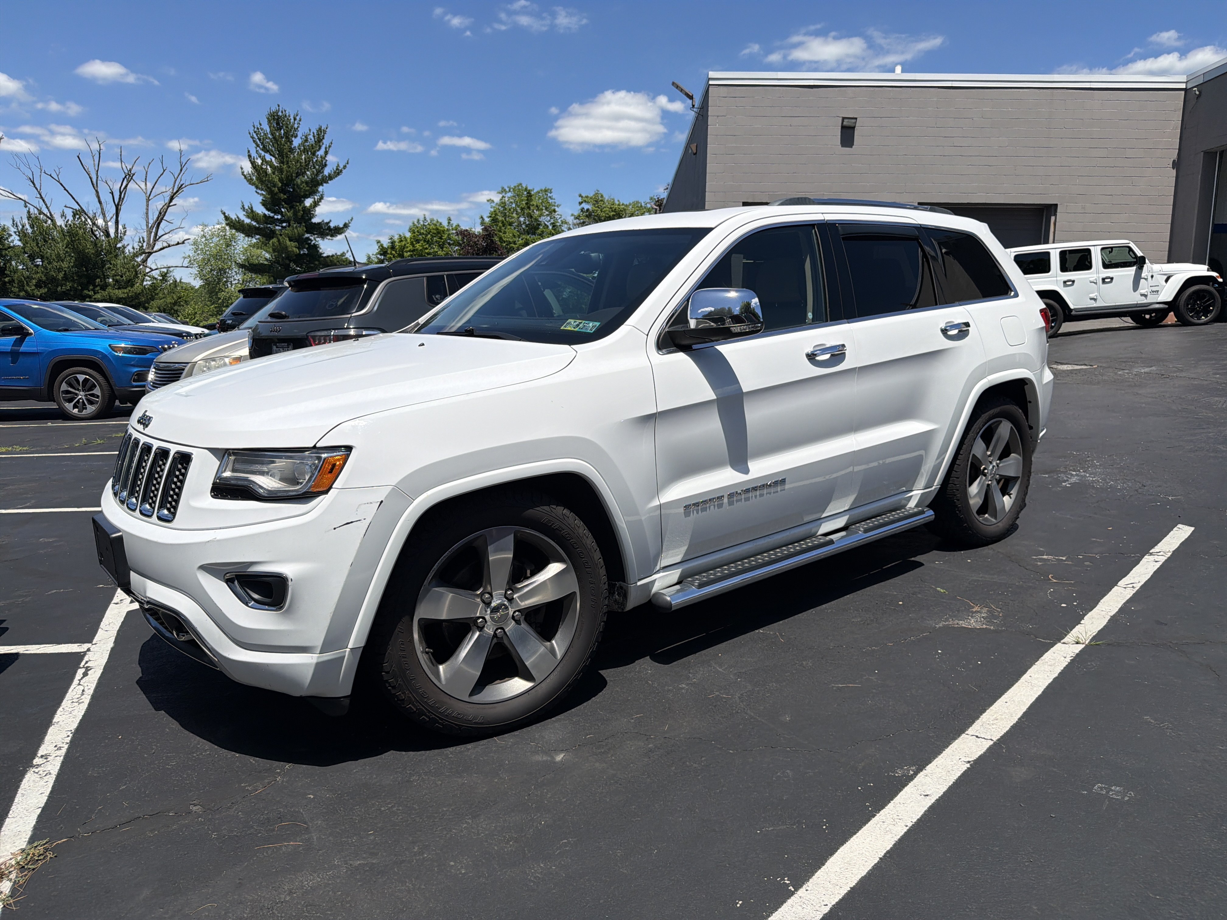 Used 2015 Jeep Grand Cherokee Overland w/ Advanced Technology Group AWD/4WD image 3