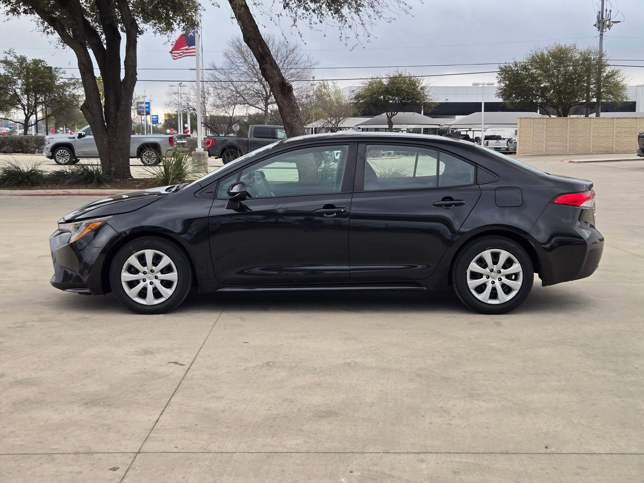 Used 2022 Toyota Corolla LE image 6