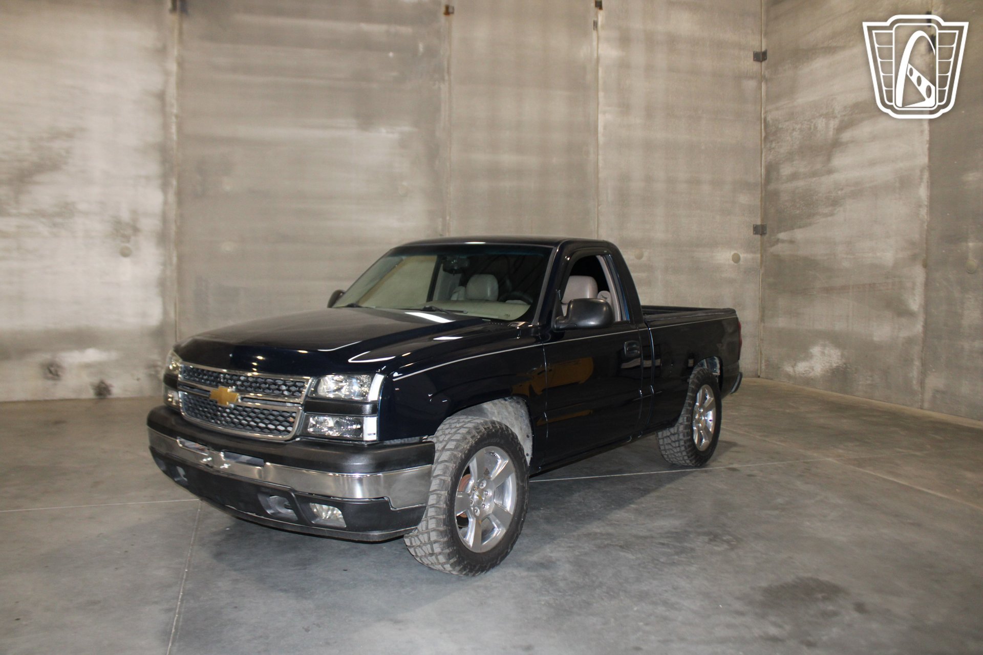 Used 2007 Chevrolet Silverado 1500 W/T RWD image 2