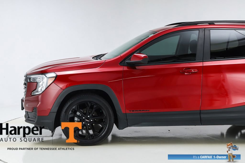 Used 2022 GMC Terrain SLE w/ Elevation Edition image 40