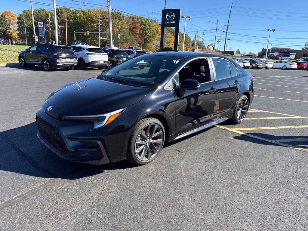 Used 2026 Toyota Corolla SE FWD image 1