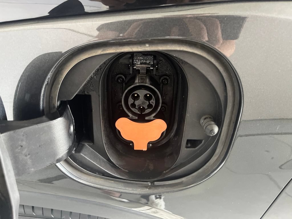 Used 2020 Chevrolet Bolt LT FWD image 37