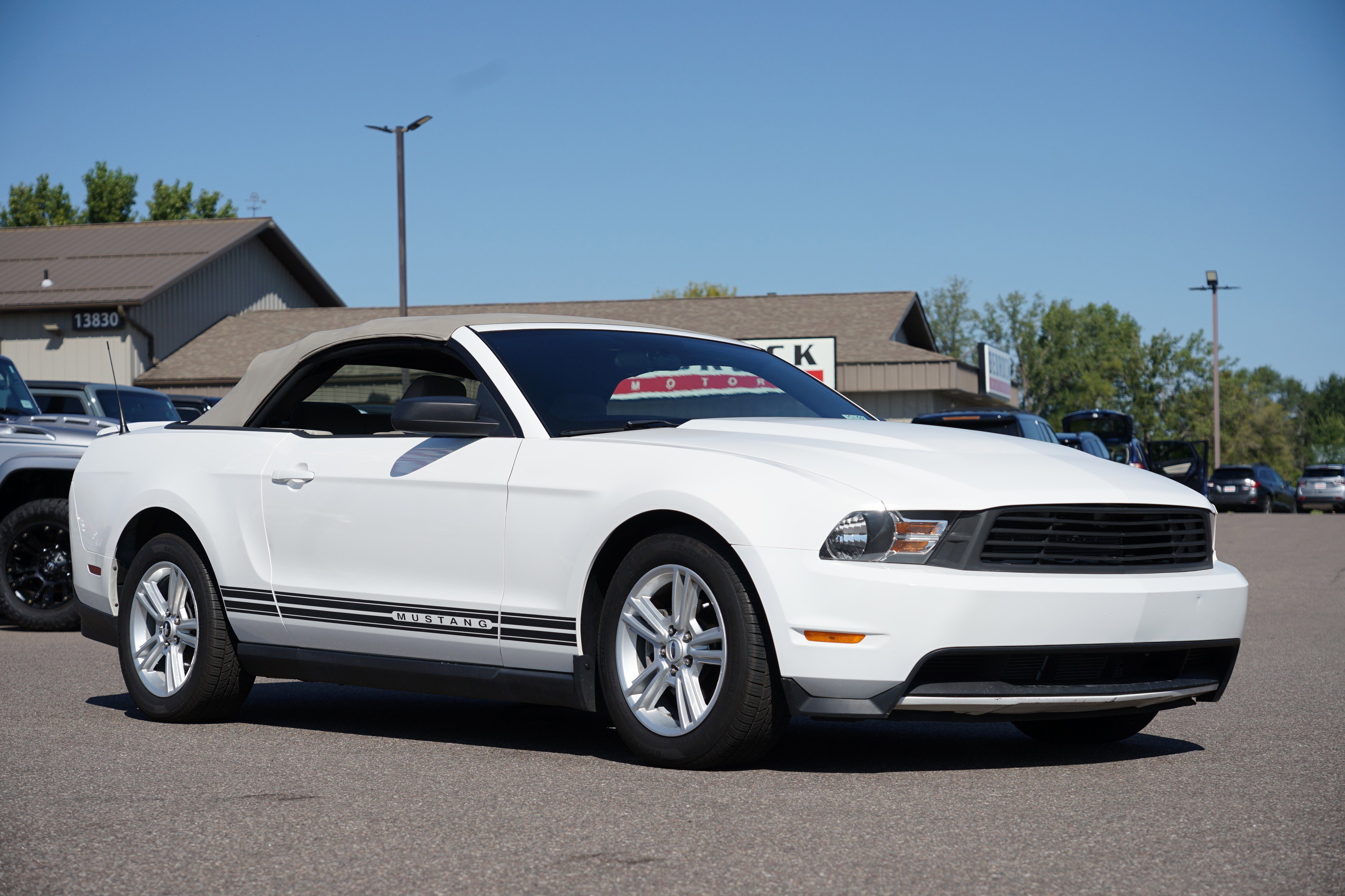 Used 2010 Ford Mustang Convertible image 27