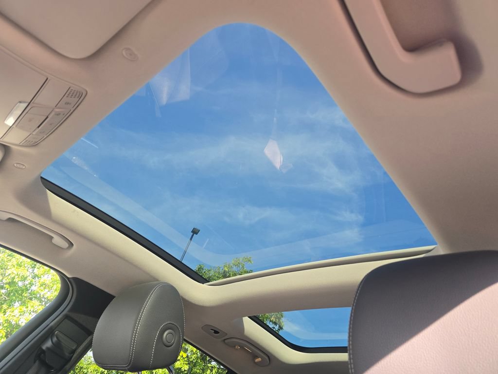 Used 2020 Mercedes-Benz GLC 300 4MATIC image 3