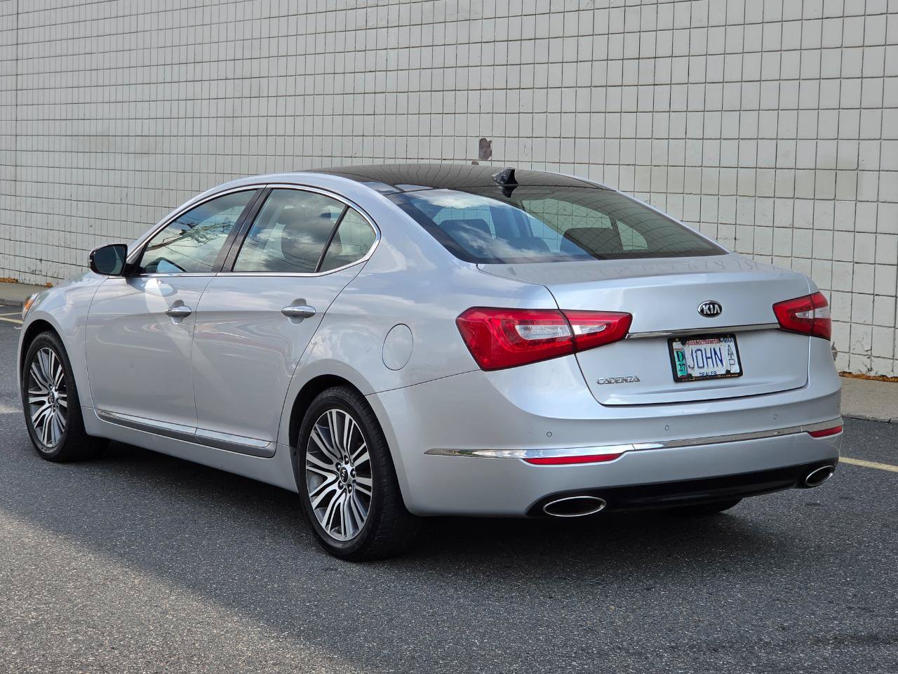 Used 2016 Kia Cadenza Premium FWD image 6