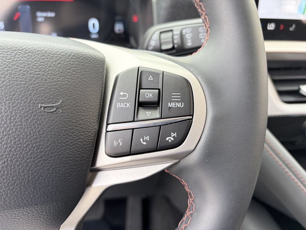 Used 2025 Ford Explorer Active RWD image 22