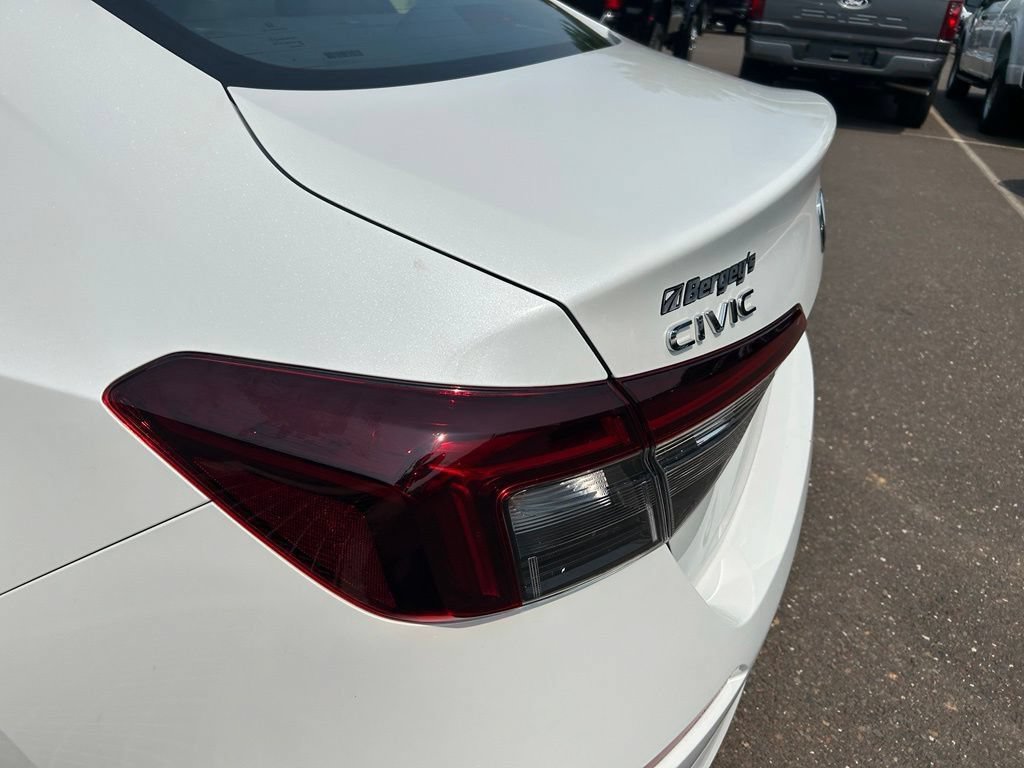 Used 2025 Honda Civic Sport image 32