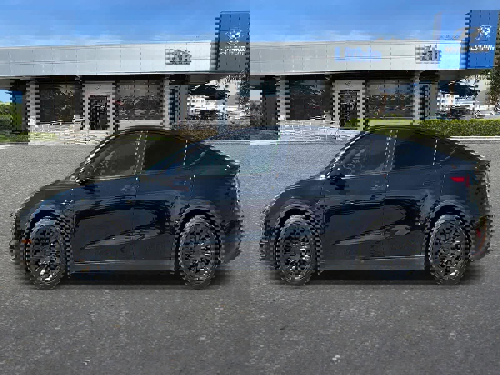 Used 2021 Tesla Model Y Long Range image 6