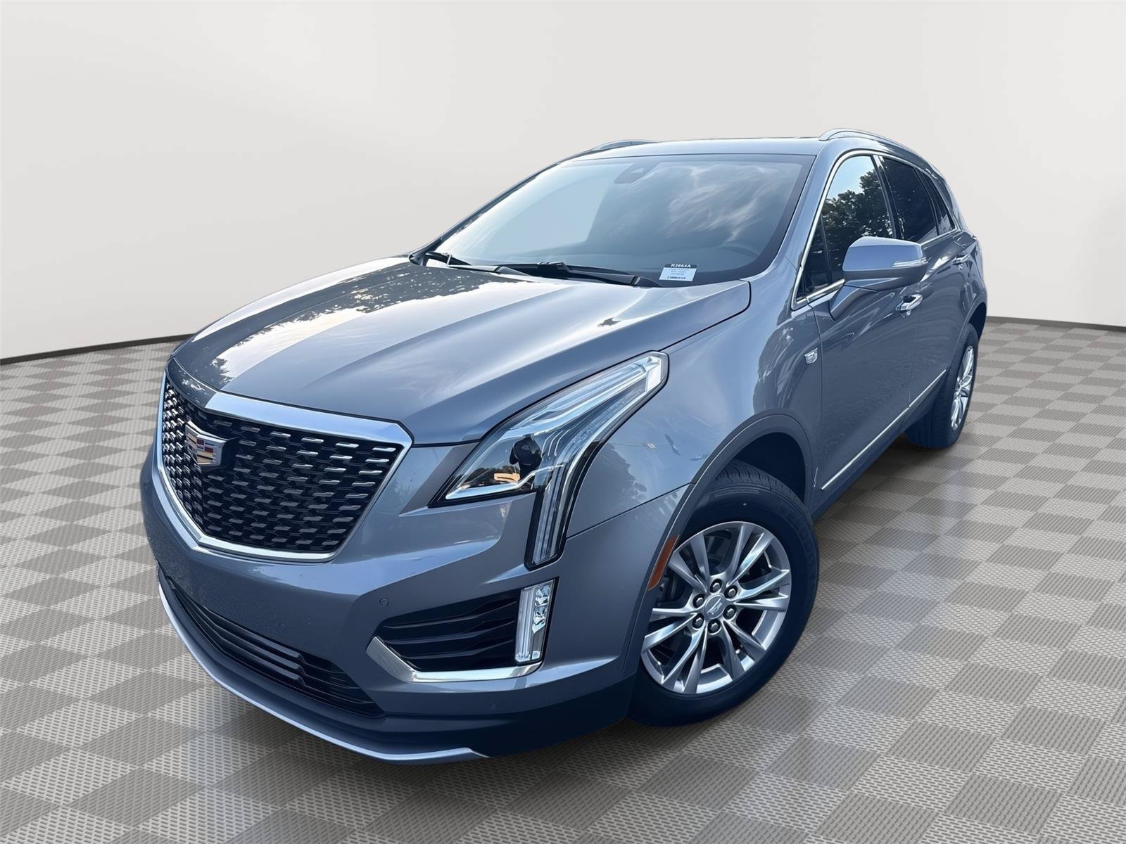 Used 2020 Cadillac XT5 Premium Luxury w/ LPO, Floor Liner Package FWD image 2