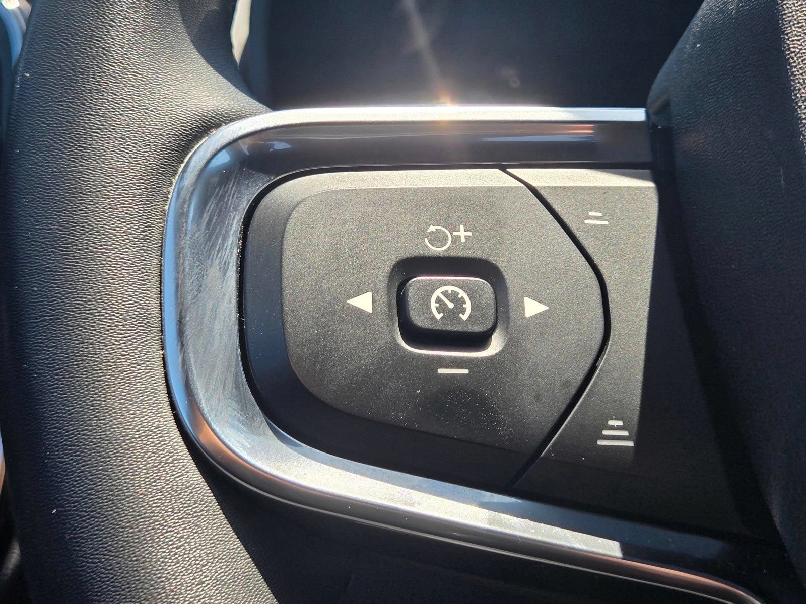 Certified 2023 Volvo XC40 Recharge Ultimate AWD/4WD image 29