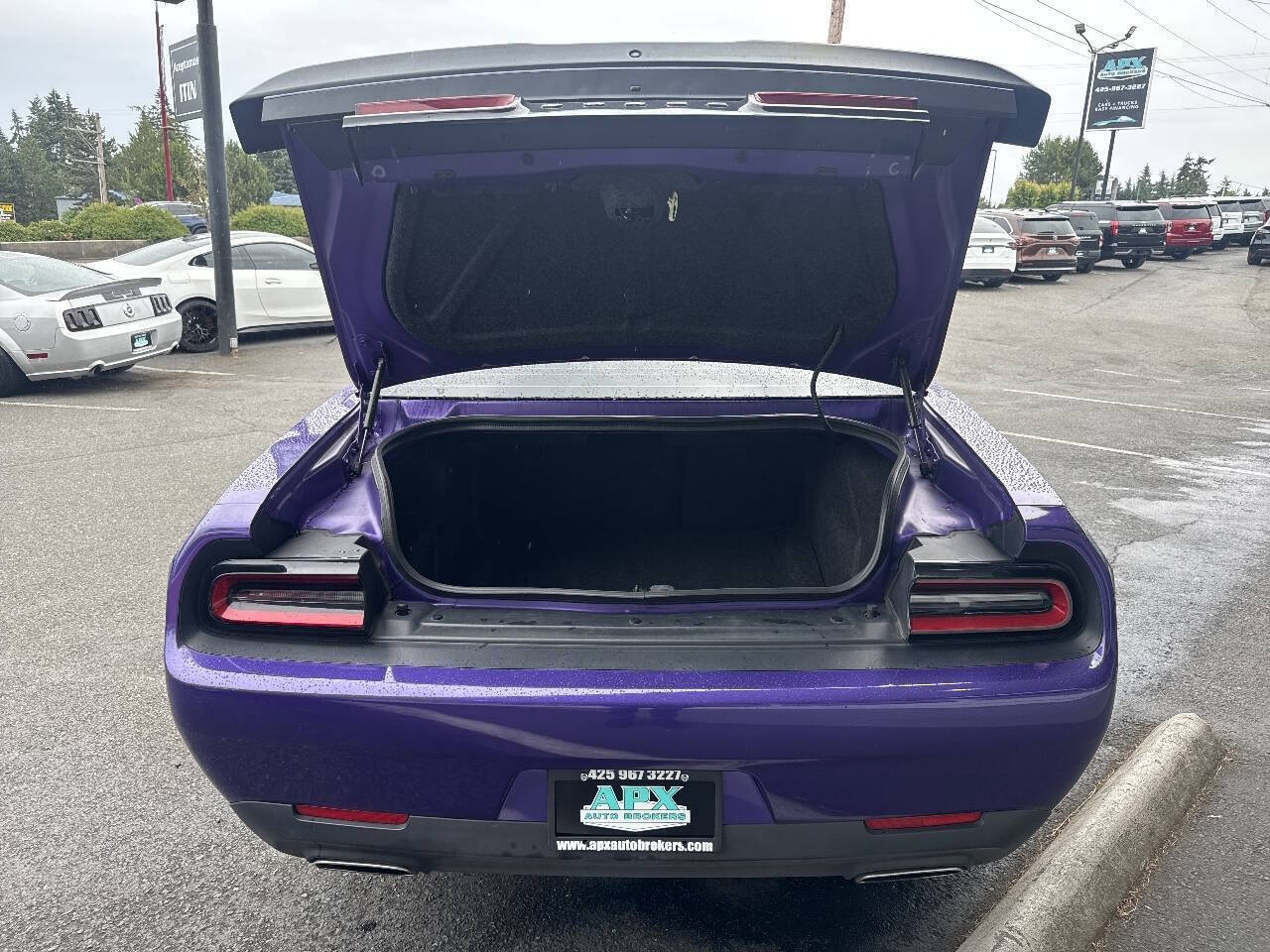 Used 2019 Dodge Challenger SXT w/ Blacktop Package RWD image 6