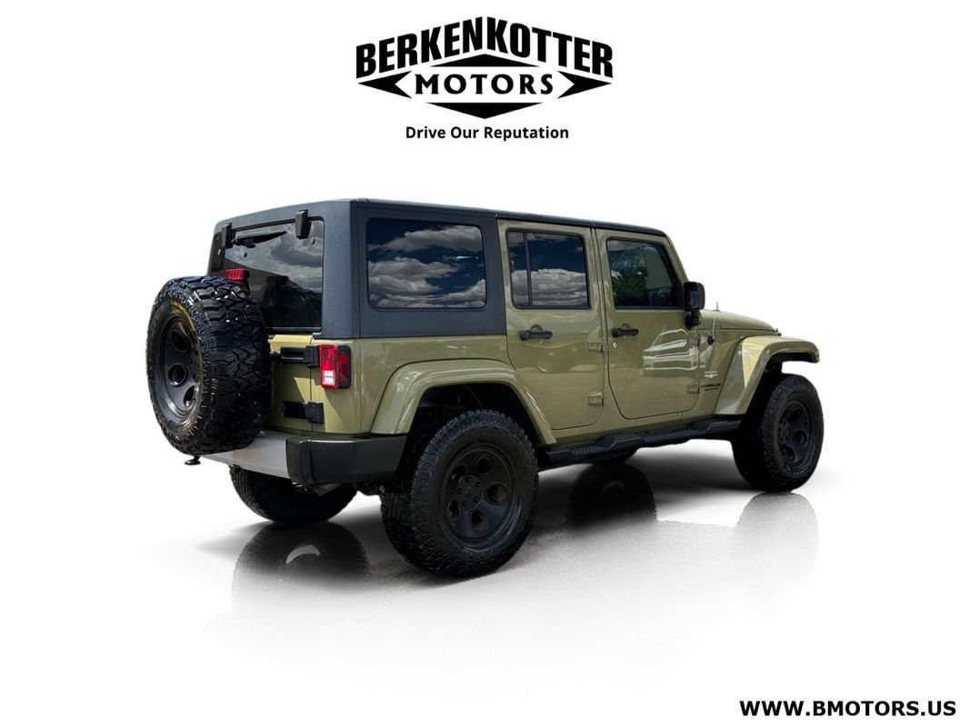 Used 2013 Jeep Wrangler Unlimited Sahara w/ Connectivity Group AWD/4WD image 3