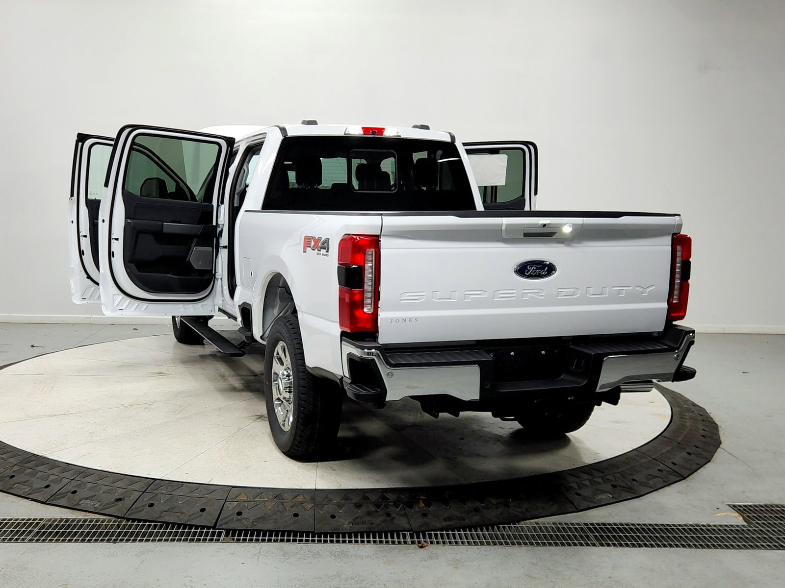 New 2026 Ford F250 Lariat w/ Chrome Package image 14
