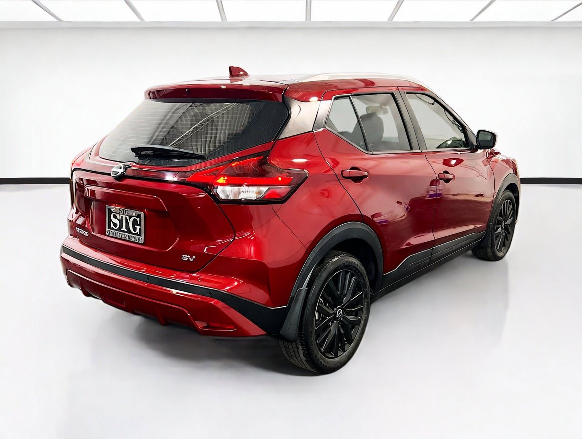 Used 2023 Nissan Kicks SV FWD image 4