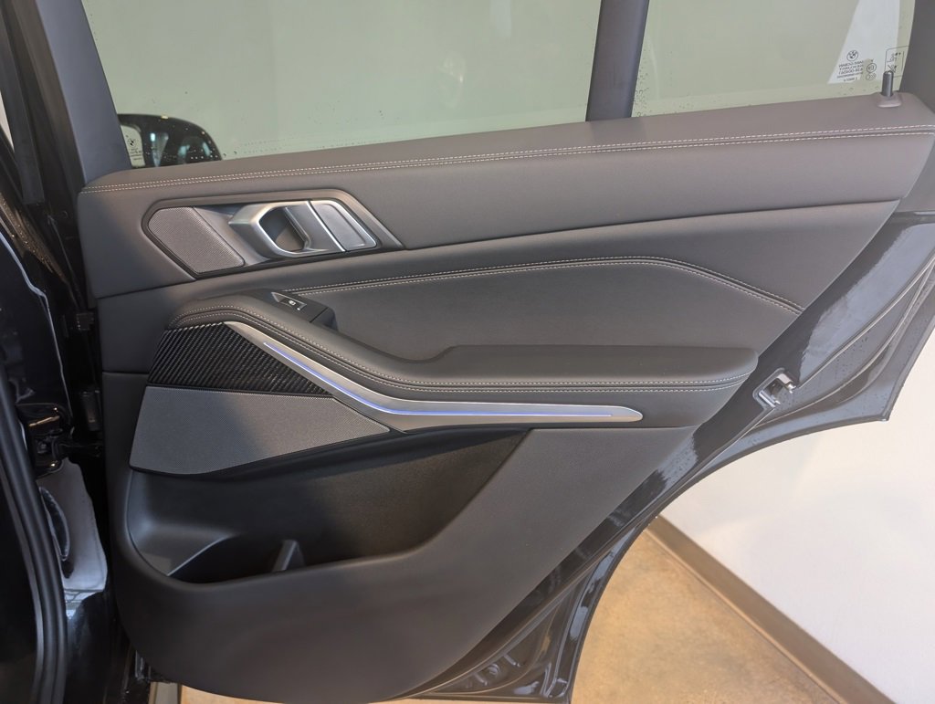 Used 2025 BMW X5 M60i w/ Climate Comfort Package image 28