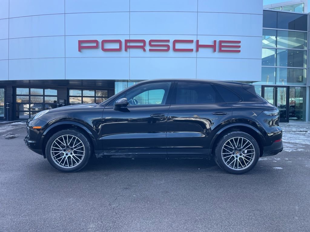 Certified 2023 Porsche Cayenne Platinum Edition image 2