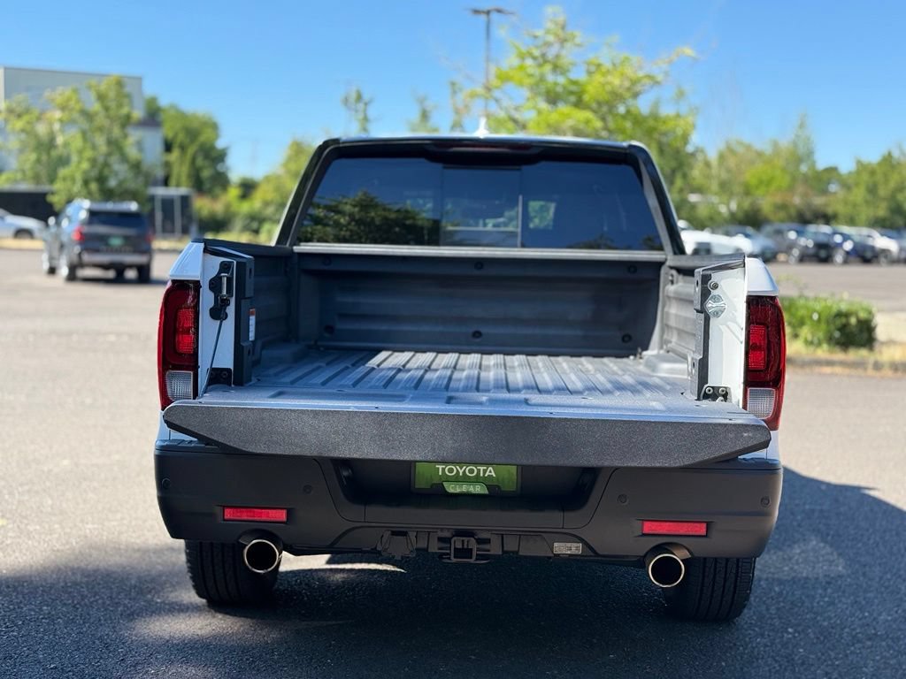 Used 2025 Honda Ridgeline Black Edition image 11