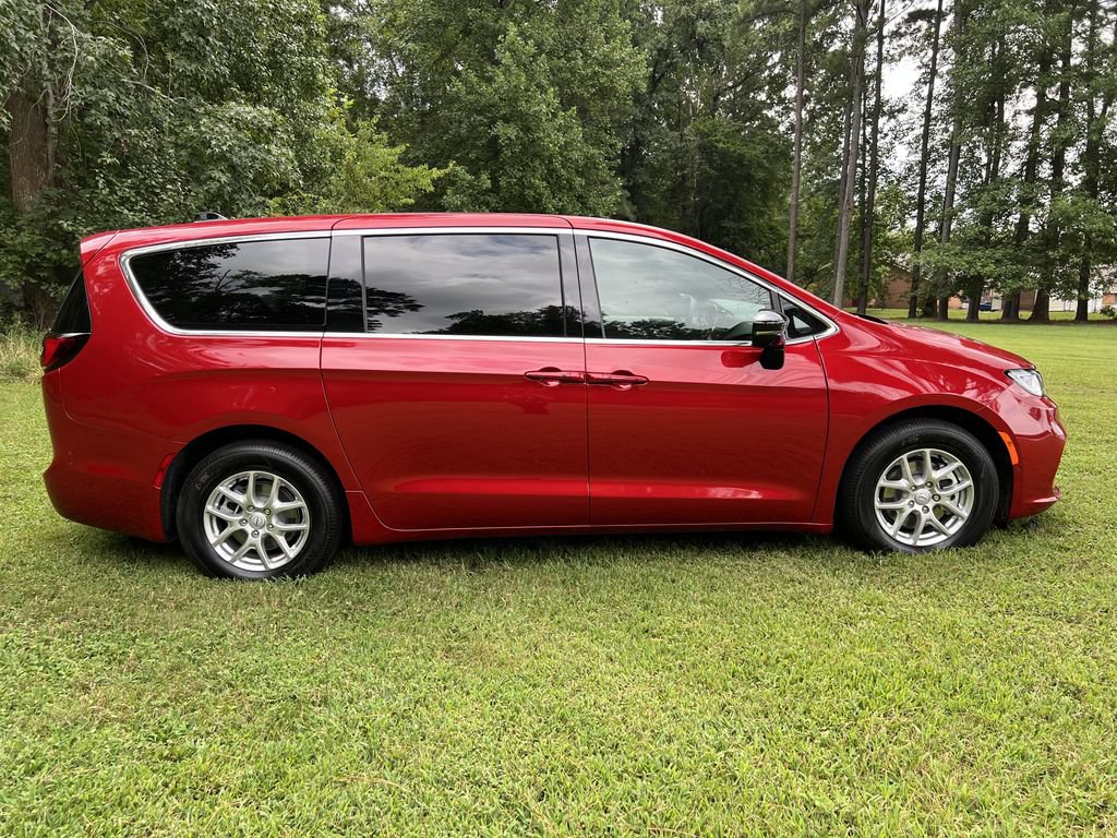 New 2026 Chrysler Pacifica Select FWD image 2