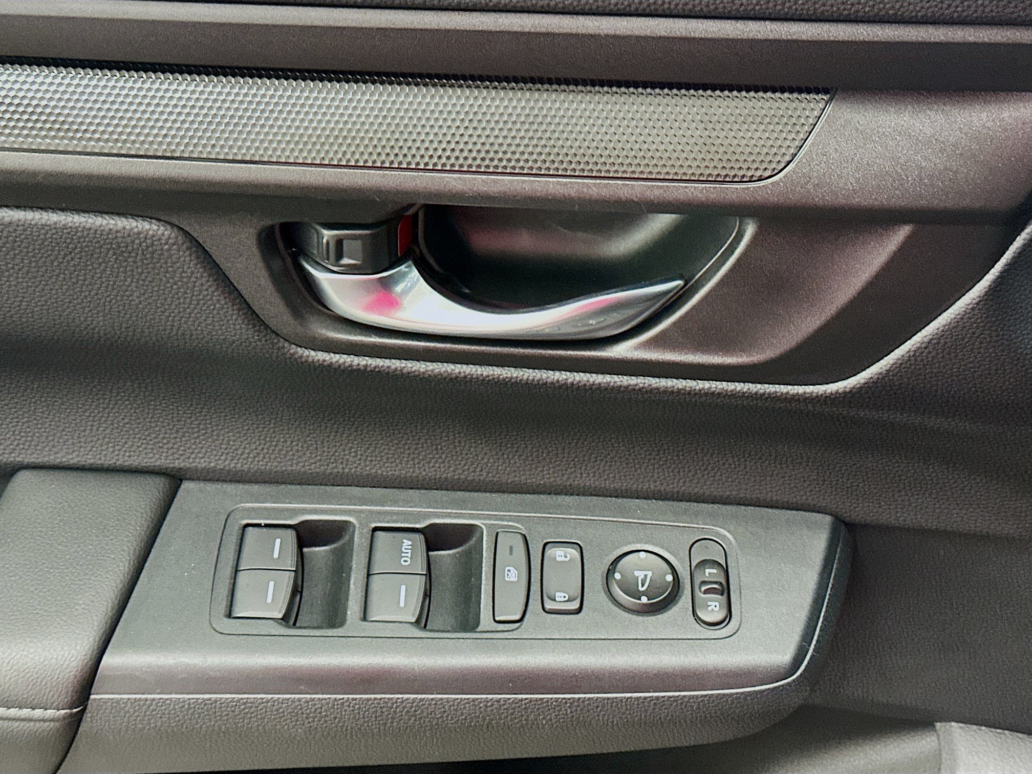 Used 2025 Honda CR-V LX image 15