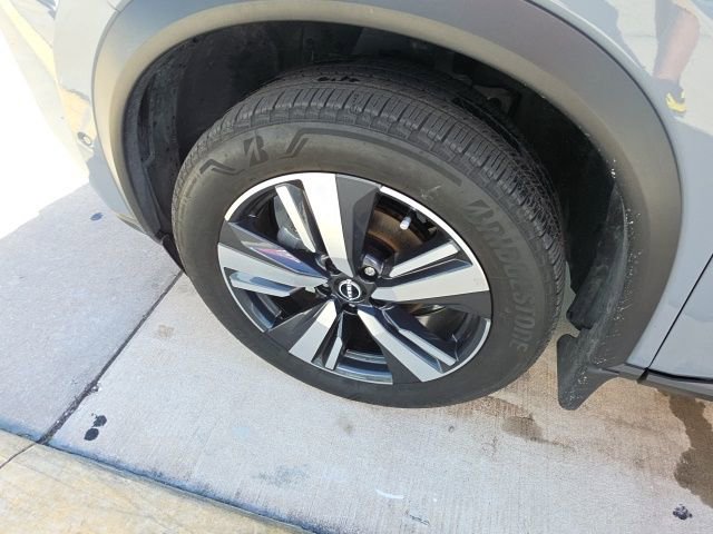 Used 2023 Nissan Rogue SL w/ SL Premium Package image 10