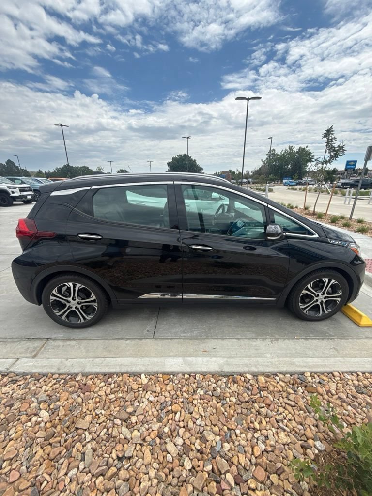 Used 2020 Chevrolet Bolt Premier w/ Infotainment Package FWD image 5
