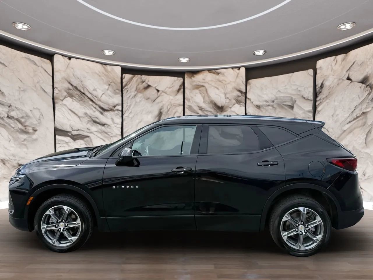 Used 2024 Chevrolet Blazer LT image 2