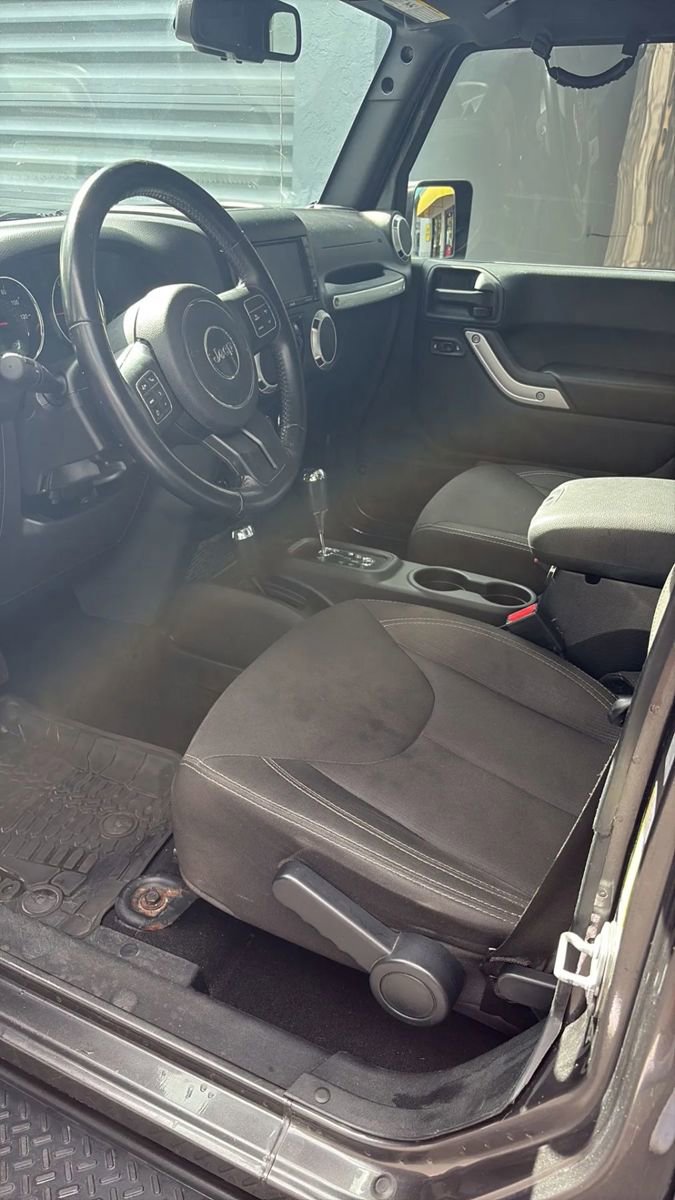 Used 2017 Jeep Wrangler Unlimited Sahara w/ Connectivity Group image 6