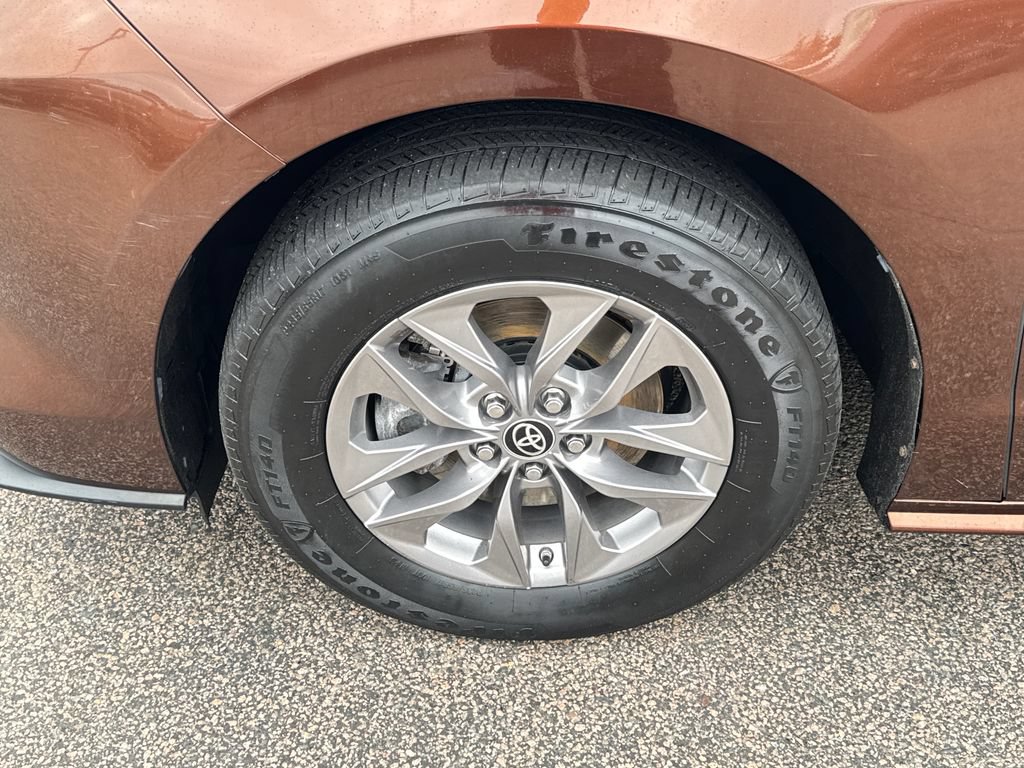 Used 2021 Toyota Sienna XLE w/ XLE Plus Package AWD/4WD image 41
