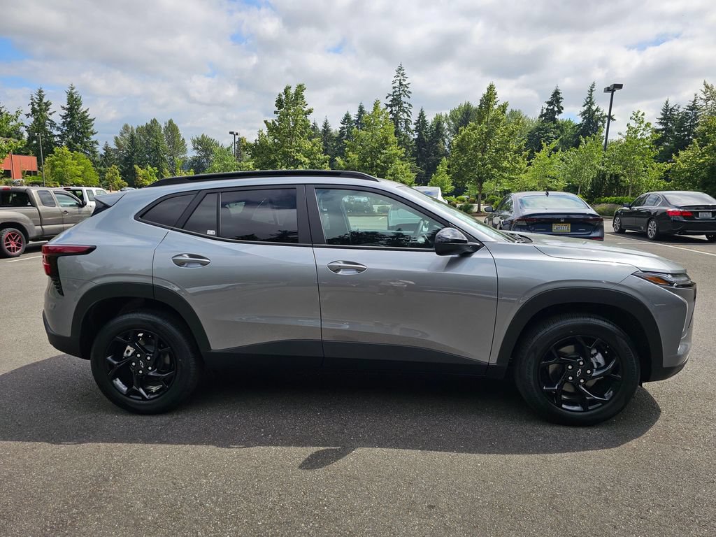 New 2026 Chevrolet Trax LT w/ Midnight Edition FWD image 6