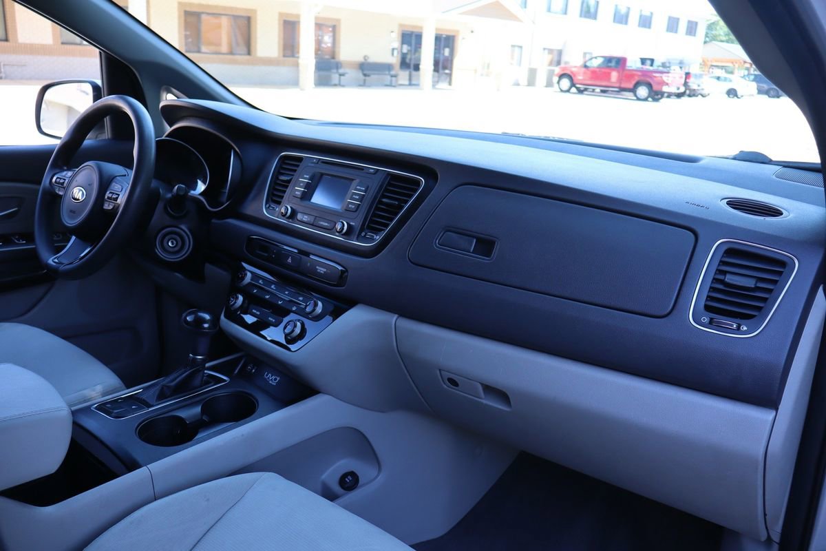 Used 2015 Kia Sedona LX w/ LX Convenience Package image 17