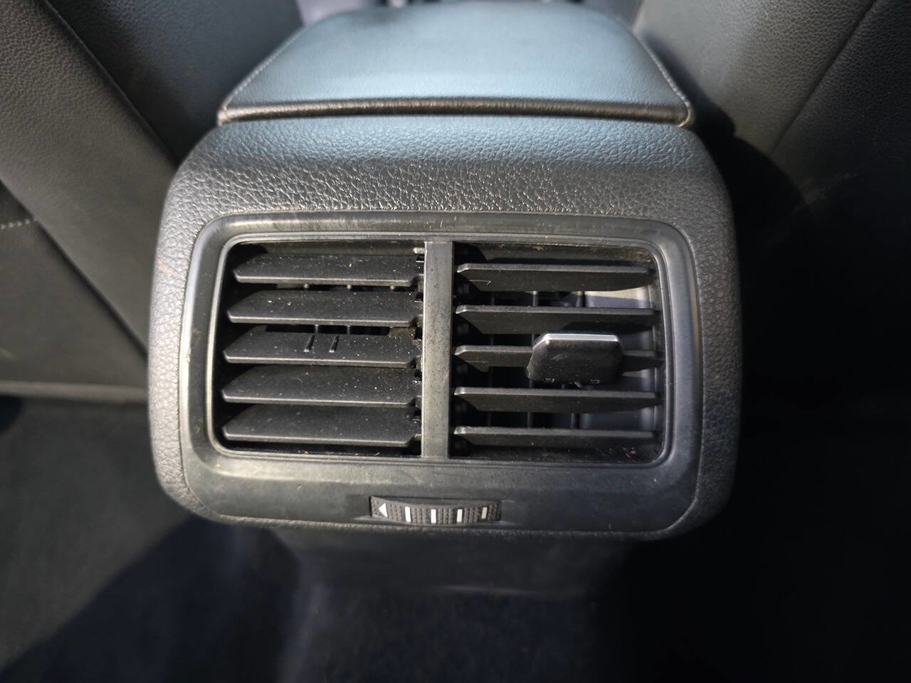 Used 2015 Volkswagen Golf S image 30