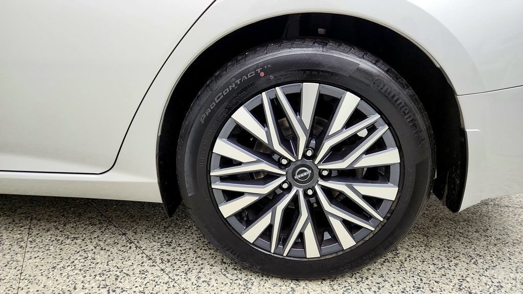 Used 2023 Nissan Altima 2.5 SV w/ SV Premium Package FWD image 9