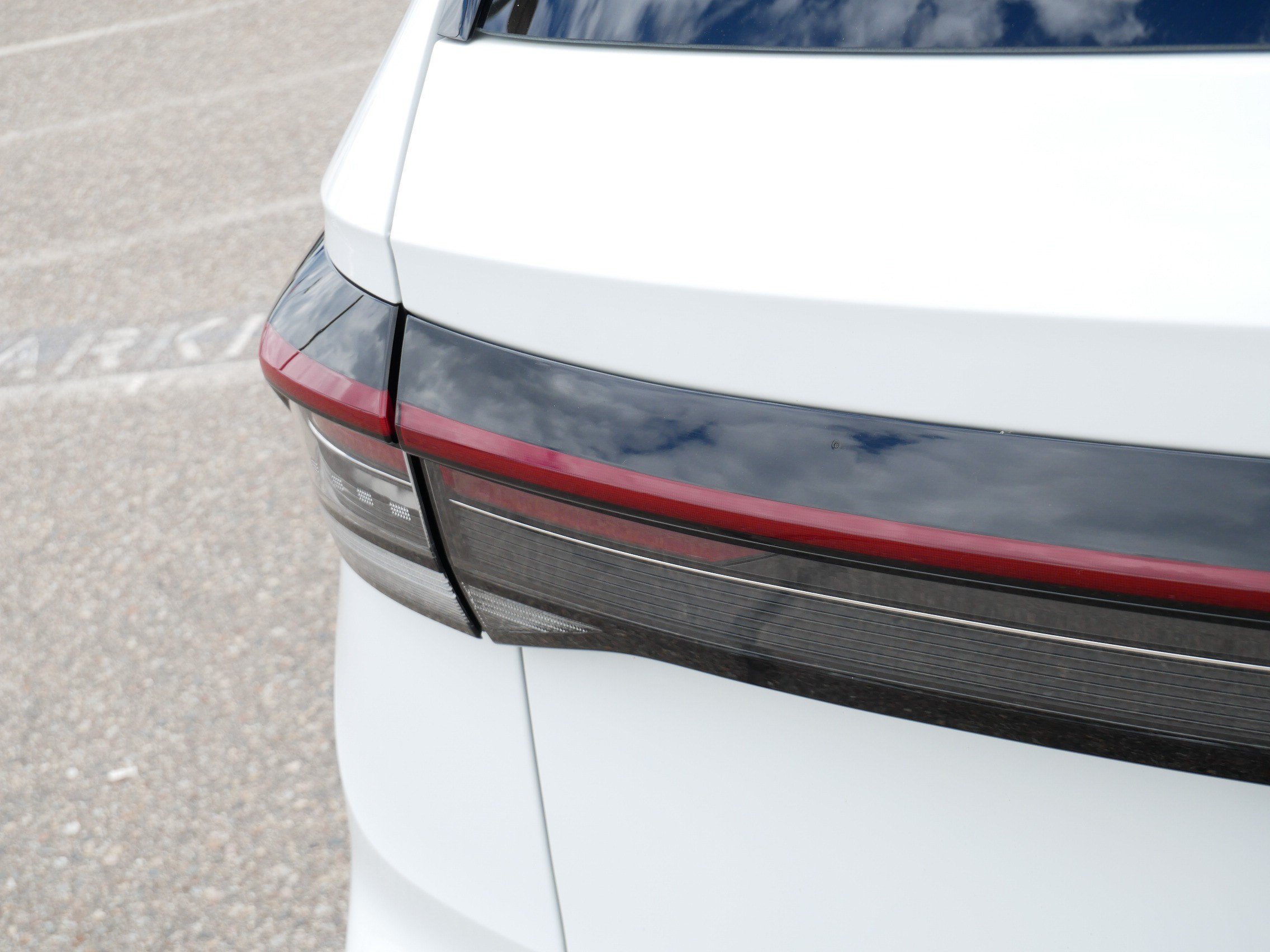 Used 2025 Volkswagen Taos SE w/ Panoramic Sunroof Package AWD/4WD image 17