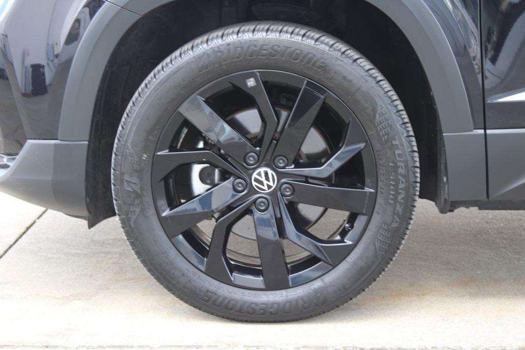 Certified 2022 Volkswagen Taos SE image 30