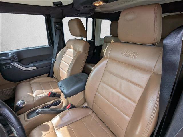 Used 2012 Jeep Wrangler Unlimited Rubicon w/ Connectivity Group AWD/4WD image 8