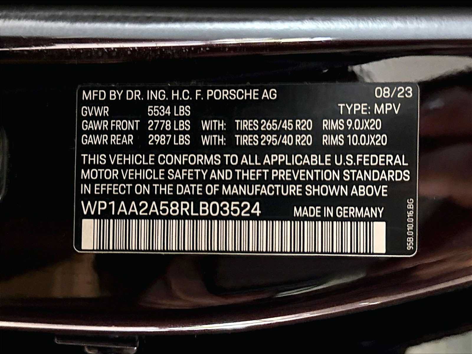Used 2024 Porsche Macan AWD/4WD image 37