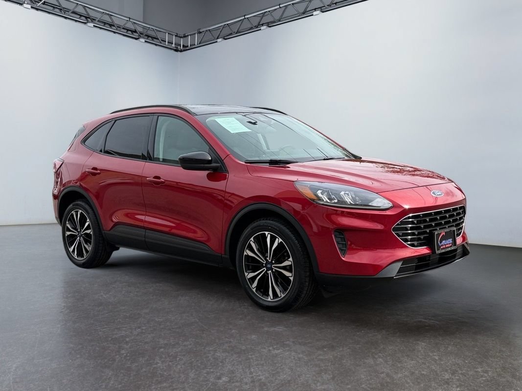 Used 2022 Ford Escape SE w/ SE Sport Appearance Package AWD/4WD image 3