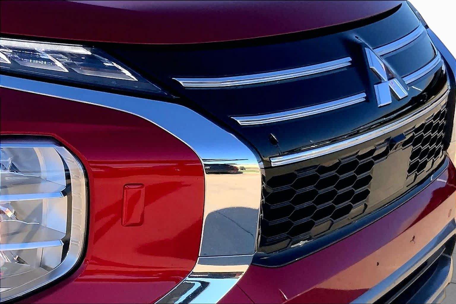 Used 2025 Mitsubishi Outlander SE AWD/4WD image 27