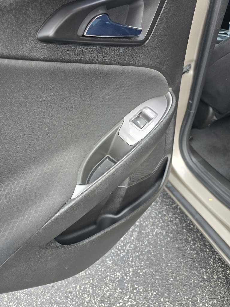 Used 2022 Chevrolet Malibu LT w/ Sport Edition image 13