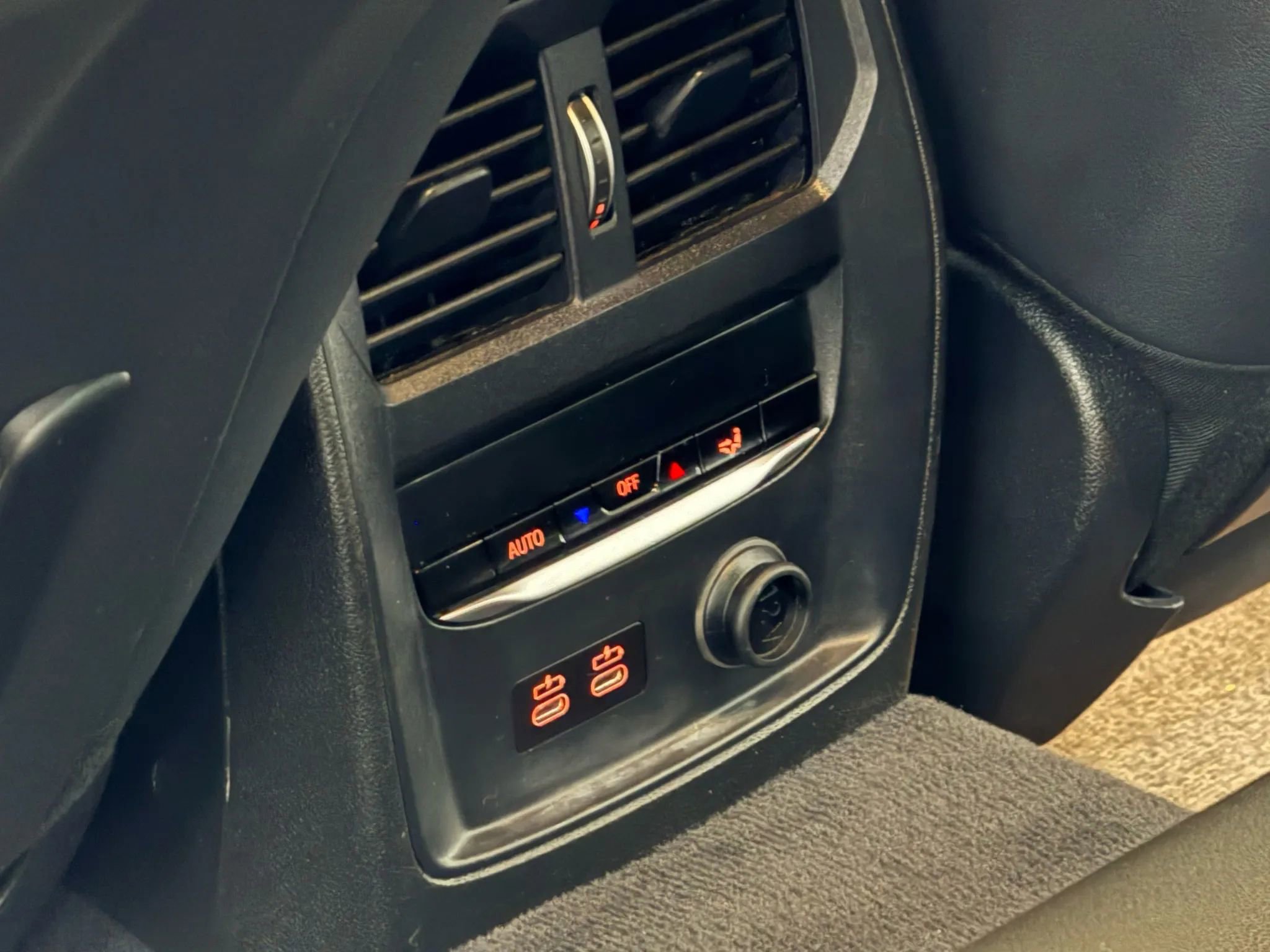 Used 2019 BMW 330i Sedan w/ Convenience Package image 19