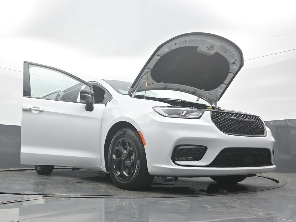 Used 2024 Chrysler Pacifica Limited FWD image 63