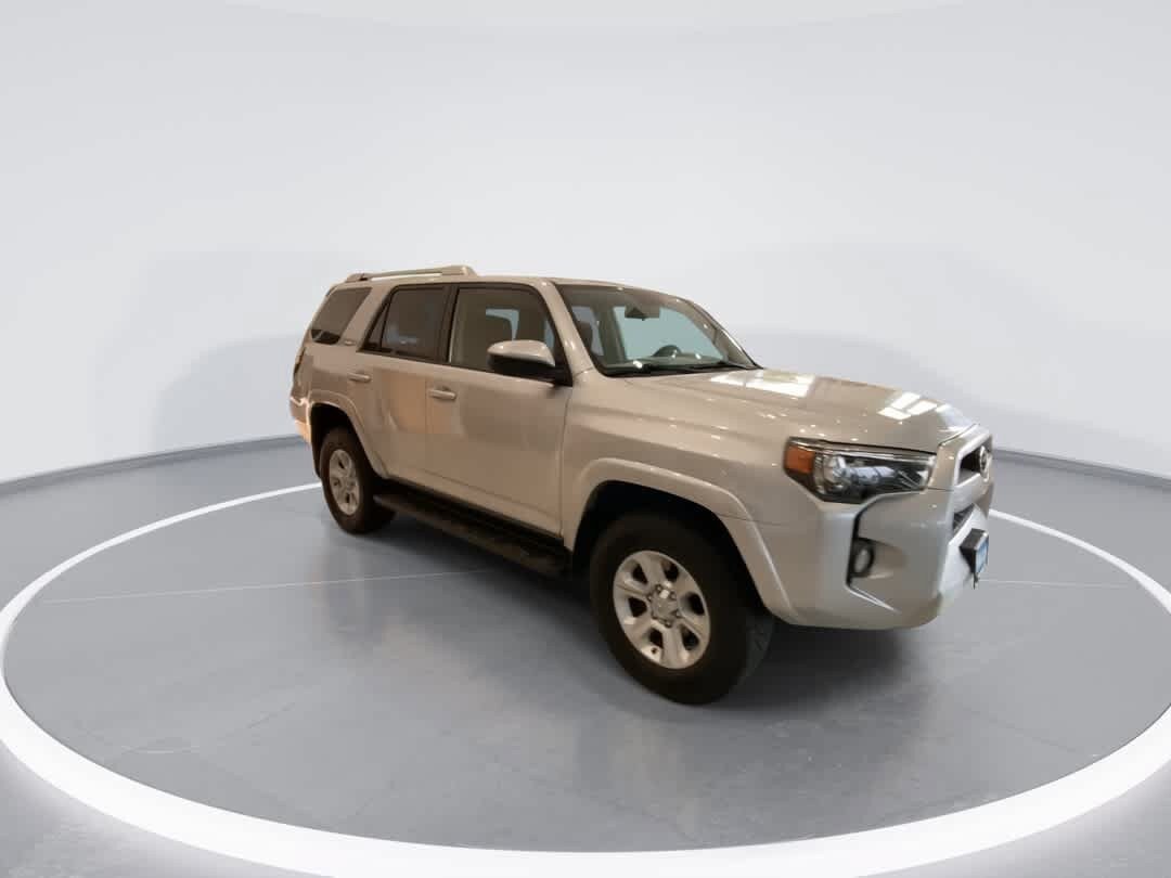 Used 2016 Toyota 4Runner SR5 AWD/4WD image 2