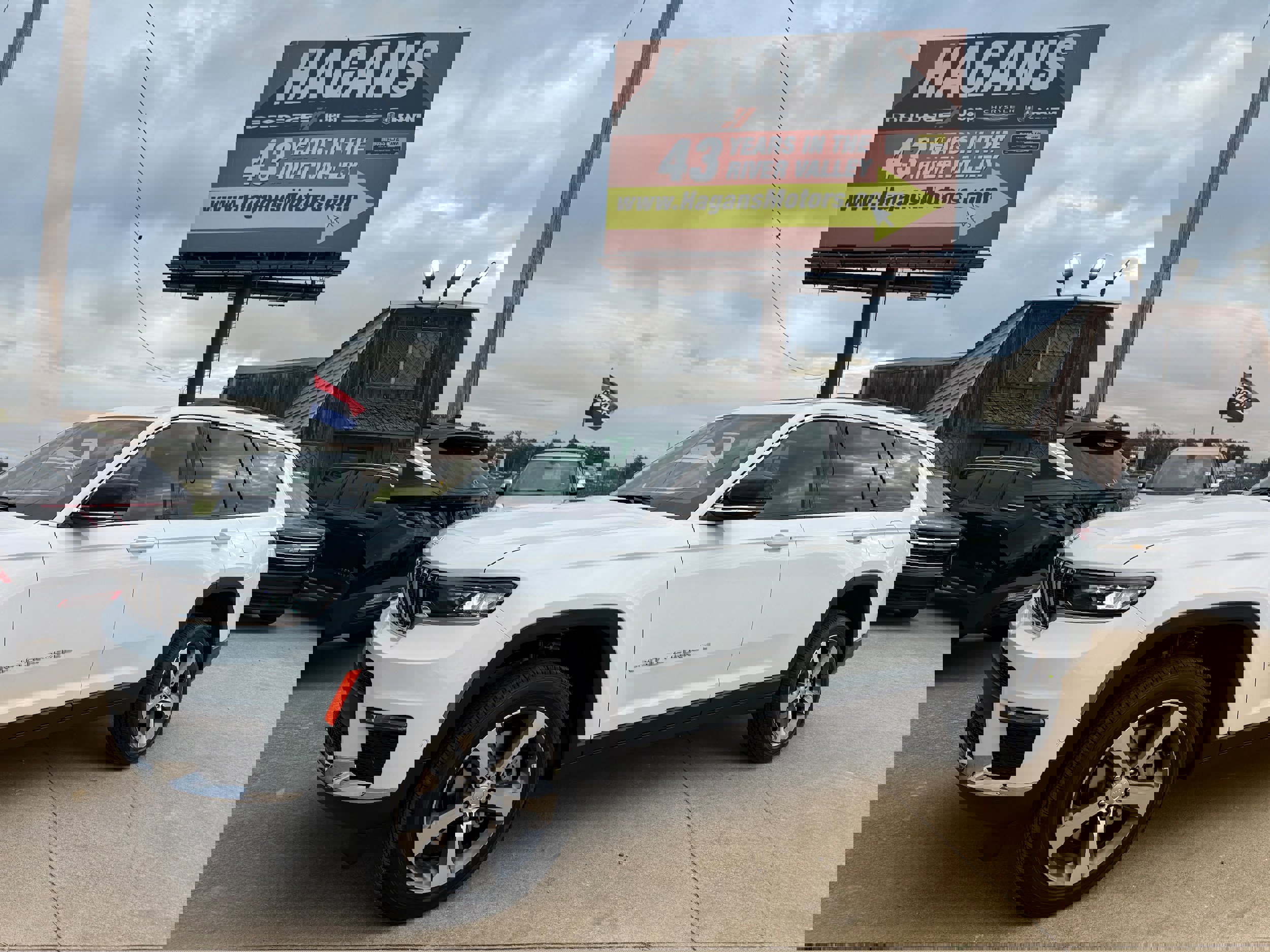 New 2025 Jeep Grand Cherokee L Limited w/ Luxury Tech Group II image 1