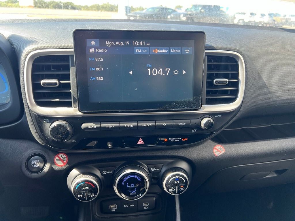 Used 2025 Hyundai Venue SEL FWD image 11