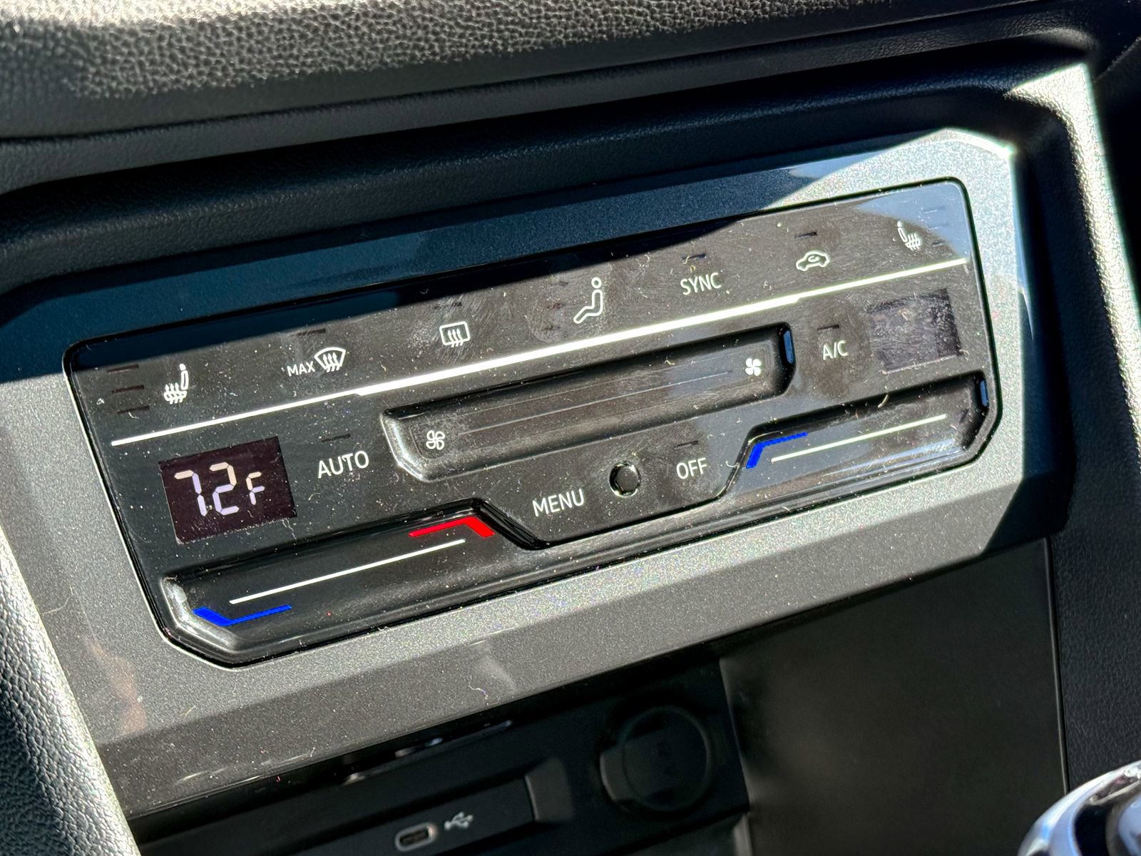 Used 2024 Volkswagen Tiguan SE R-Line image 18