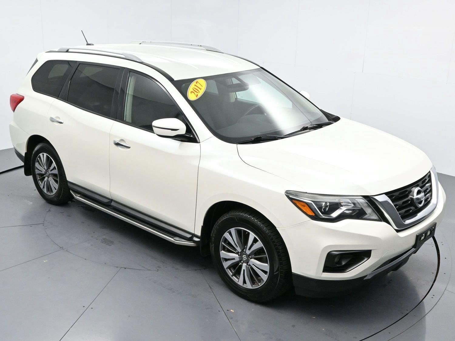 Used 2017 Nissan Pathfinder SV w/ SV Tech Package AWD/4WD image 40