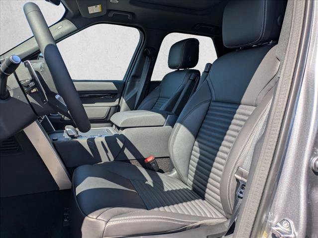 New 2026 Land Rover Discovery S image 4