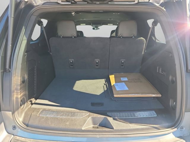 Used 2022 Chevrolet Suburban Premier image 11