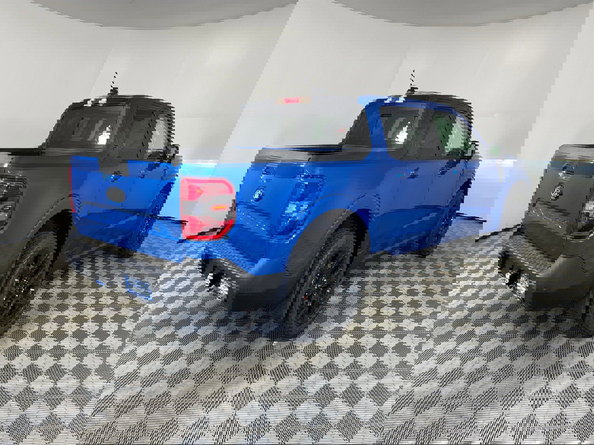 New 2025 Ford Maverick Lariat w/ Black Appearance Package image 6