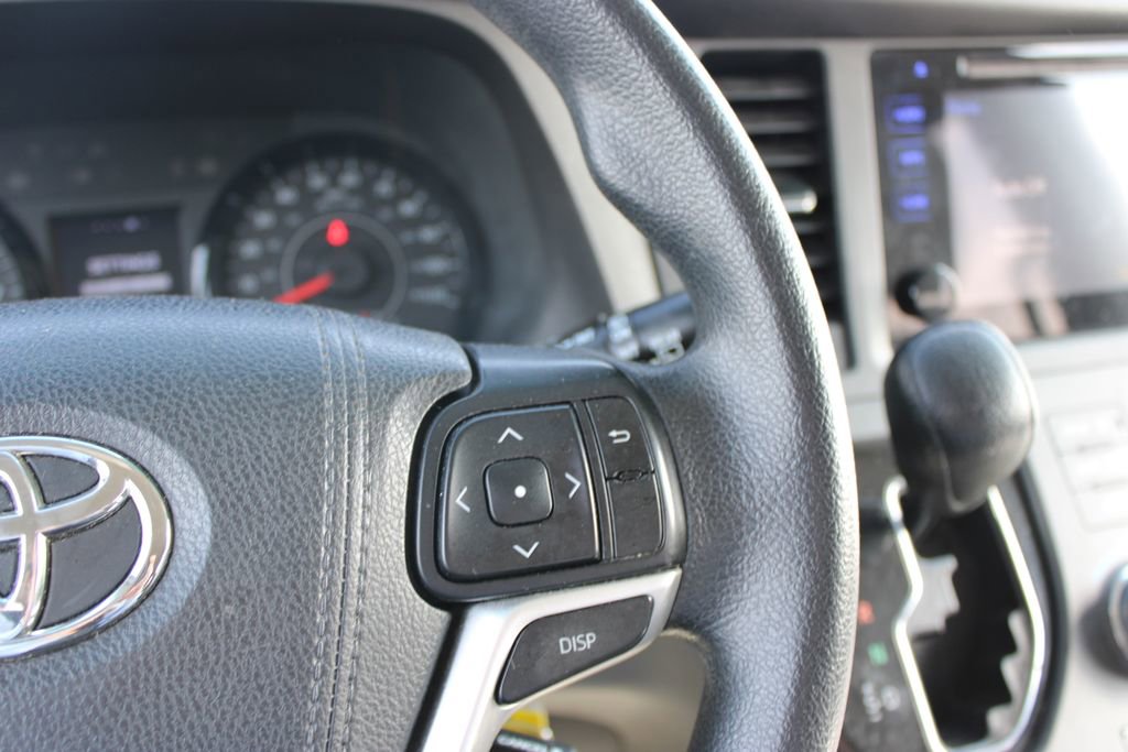 Used 2015 Toyota Sienna LE image 33